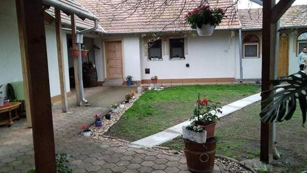 Guesthouse Kohari エゲルサローク エクステリア 写真