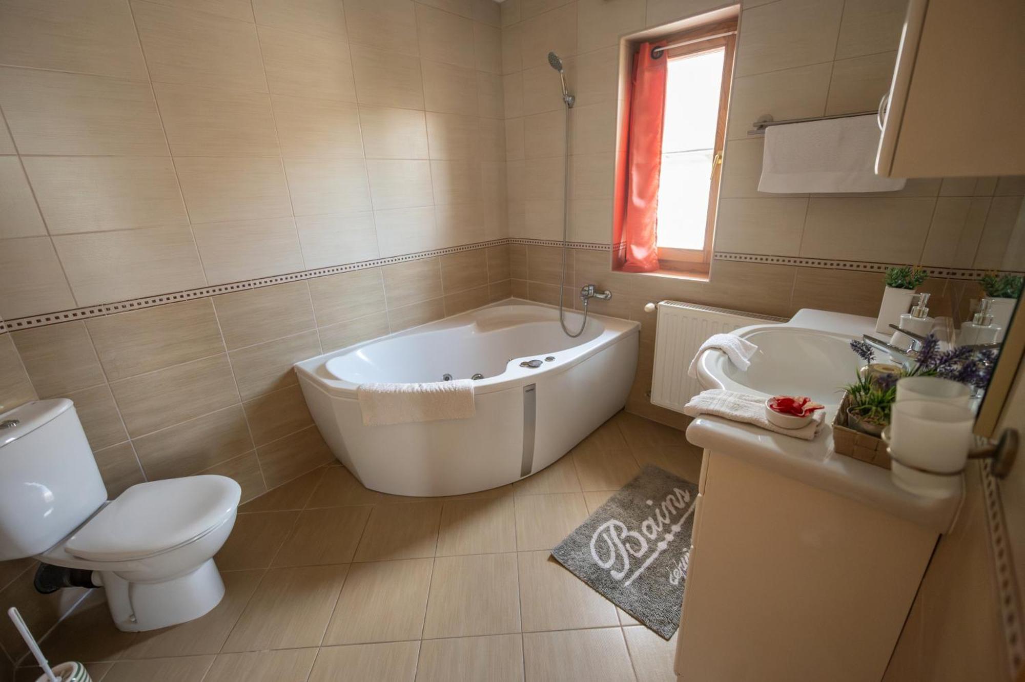 Guesthouse Kohari エゲルサローク エクステリア 写真