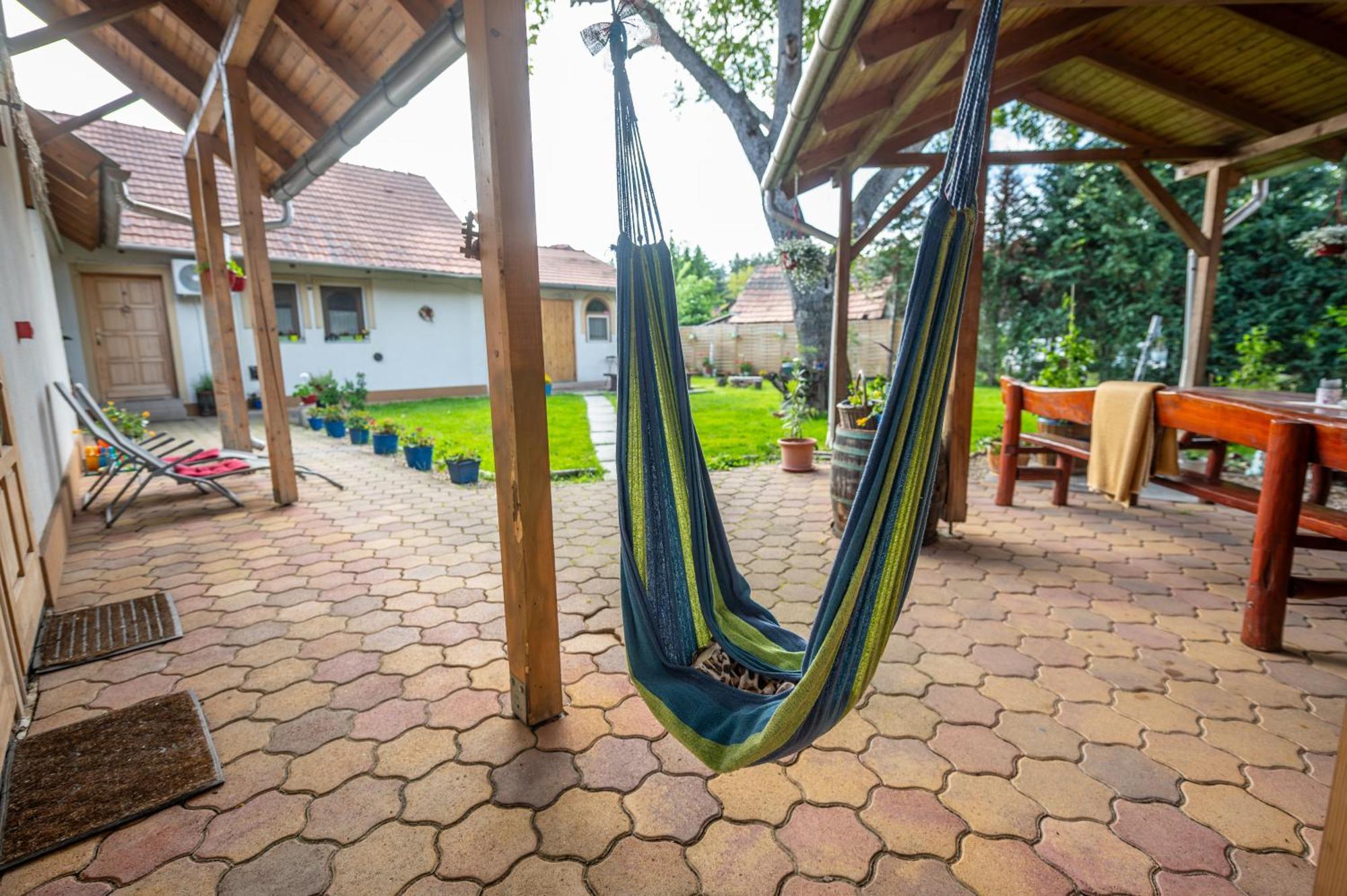 Guesthouse Kohari エゲルサローク エクステリア 写真