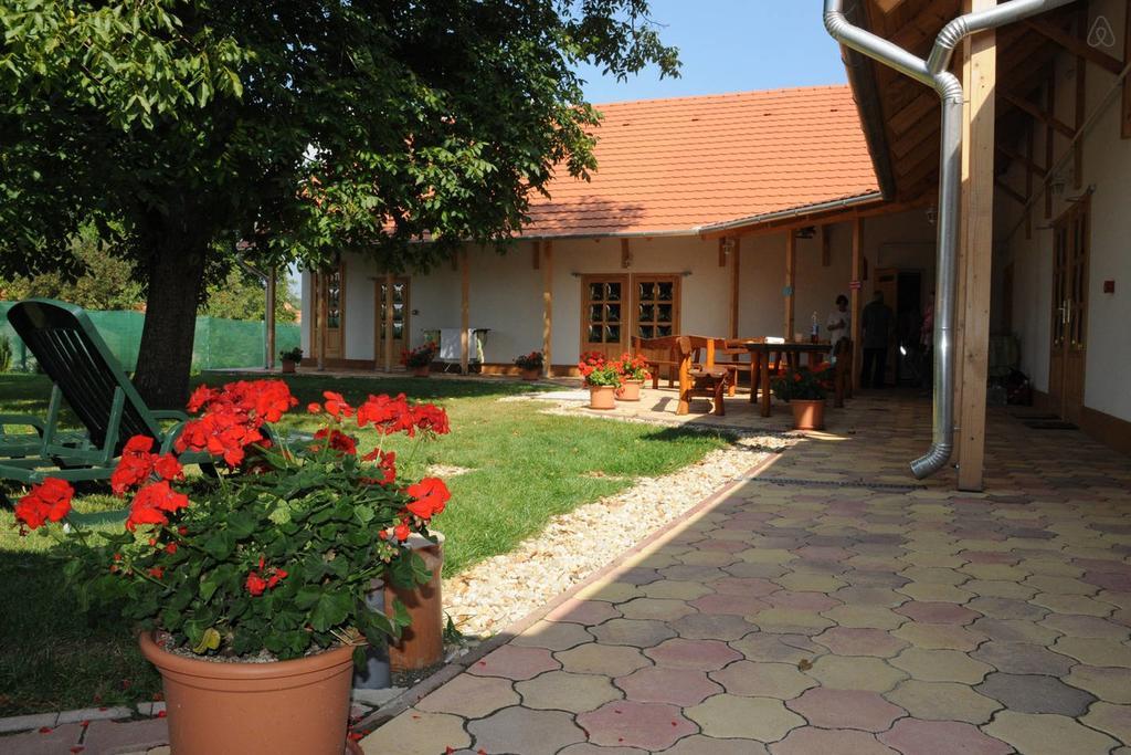 Guesthouse Kohari エゲルサローク エクステリア 写真